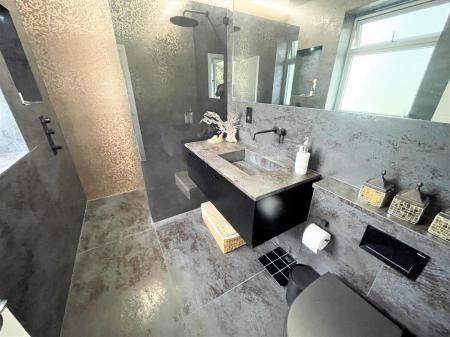 EN-SUITE SHOWER ROOM.jpg