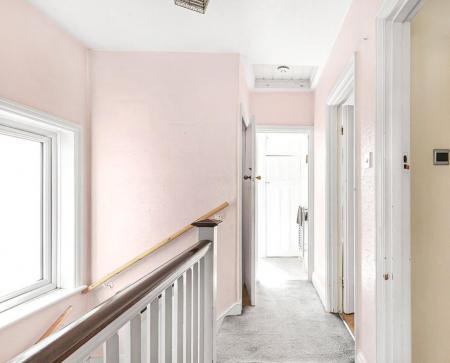 UPSTAIRS LANDING.PNG