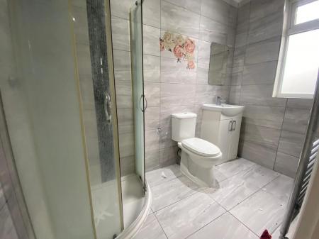 devonshire bathroom.jpg