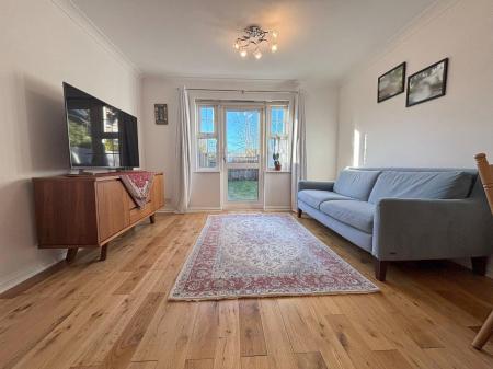 lounge onto garden.jpg