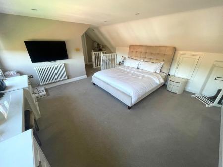 MASTER BEDROOM 2.jpg