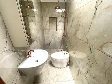 SHOWER ROOM 2.jpg