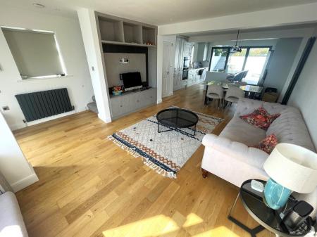 RECEPTION ROOM 1.jpg