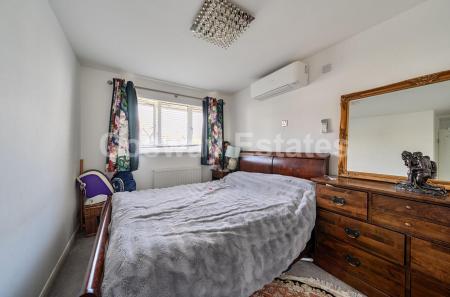 7d5d929a-f94d-4ec2-aa76-6bdda28da448.jpg