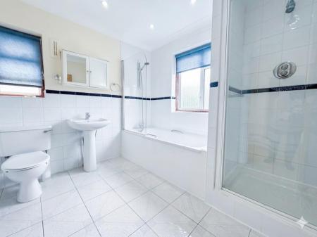 bathroom 1.jpg