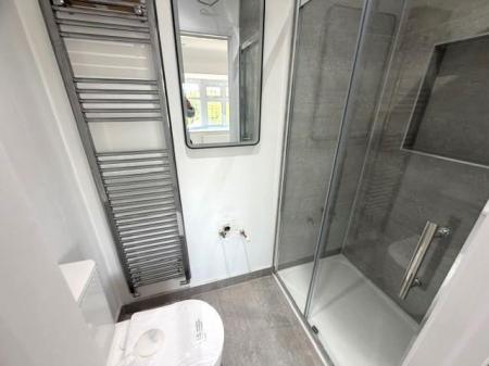 BATHROOM 3.jpg