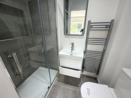 BATHROOM 4.jpg