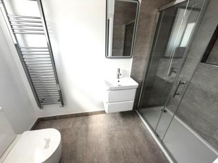 BATHROOM 5.jpg