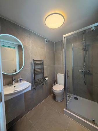 SHOWER ROOM.jpg