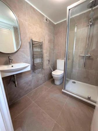 SHOWER ROOM.jpg