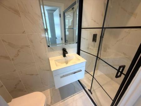 BEDROOM 1 ENSUITE SHOWER.jpg