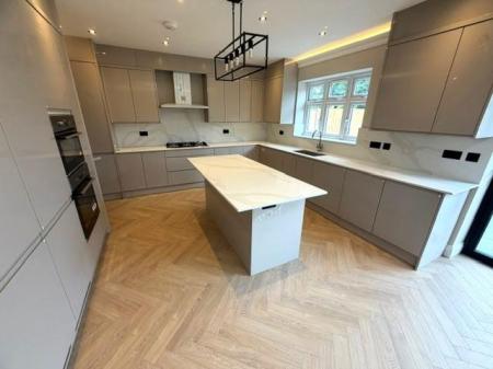 KITCHEN (2).jpg
