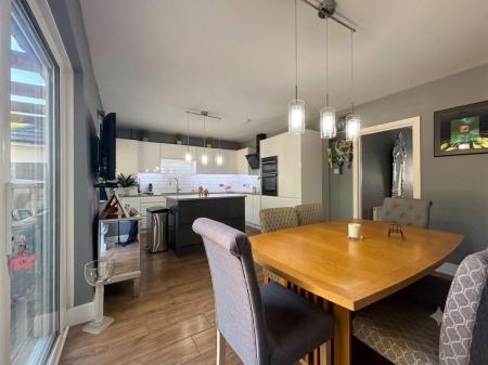 kitchen-dinning.jpg