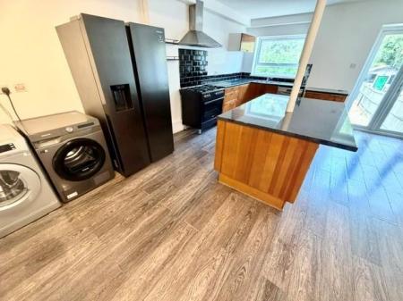 KITCHEN 2.jpg