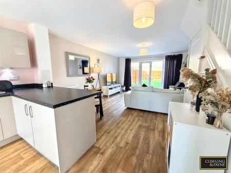 KITCHEN/LOUNGE/DINER