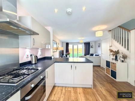 KITCHEN/LOUNGE/DINER