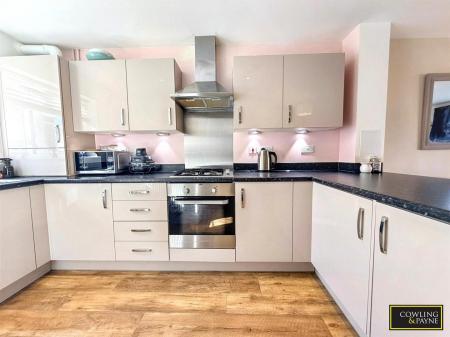 KITCHEN/LOUNGE/DINER