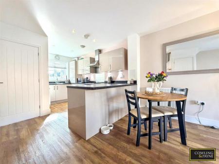 KITCHEN/LOUNGE/DINER