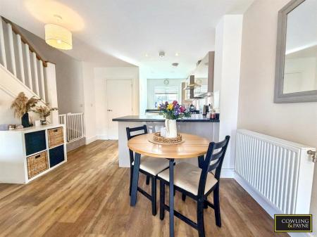 KITCHEN/LOUNGE/DINER