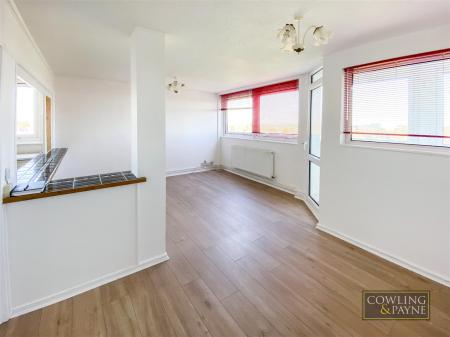 LIVING/DINING AREA
