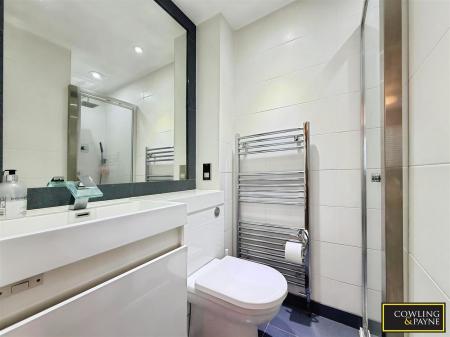 EN SUITE
