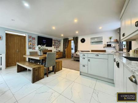 KITCHEN/LOUNGE/DINER