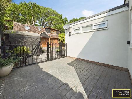 LOW MAINTENANCE REAR GARDEN