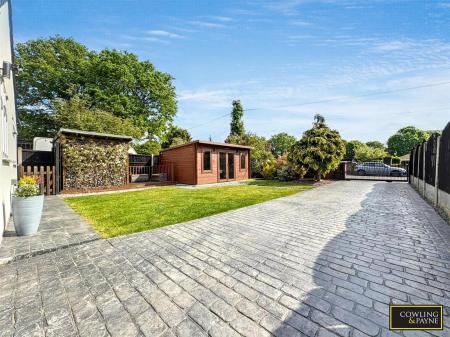 GATED DRIVEWAY