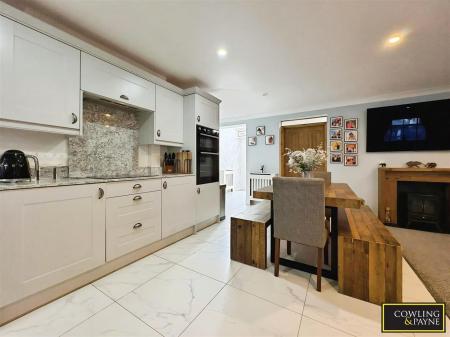 KITCHEN/LOUNGE/DINER