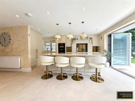 OPEN PLANNED LOUNGE/KITCHEN/DINER WITH BI FOLD DOO