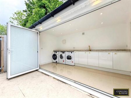 EXTERNAL UTILITY ROOM