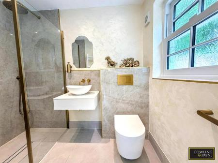 GROUND FLOOR SHOWER ROOM
