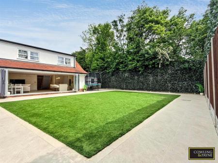 LANDSCAPED REAR GARDEN