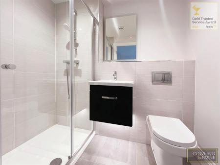 EN SUITE SHOWER ROOM
