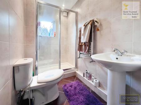 GROUND FLOOR SHOWER ROOM/CLOAKROOM