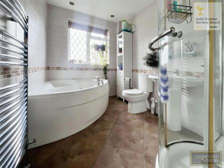 FAMILY BATHROOM