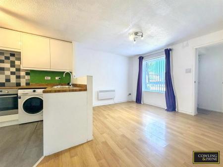 KITCHEN/LOUNGE/DINER