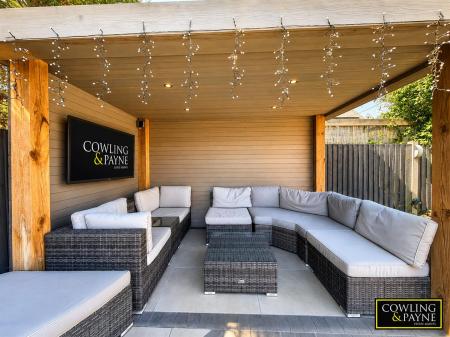 GARDEN WITH SIDE ACCESSS