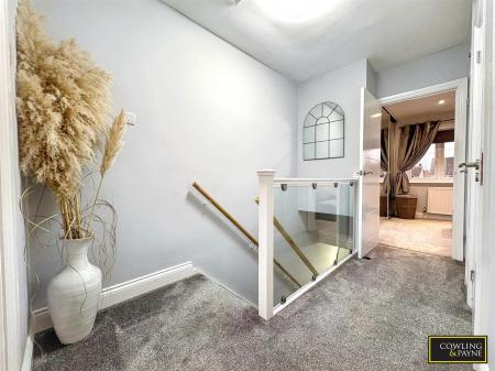 FIRST FLOOR LANDING