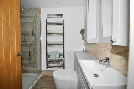 The Lodge Bedroom 2 Ensuite