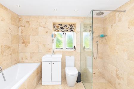 Bedroom 2 En suite