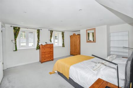 27 Upham House Bedroom 1 .jpeg