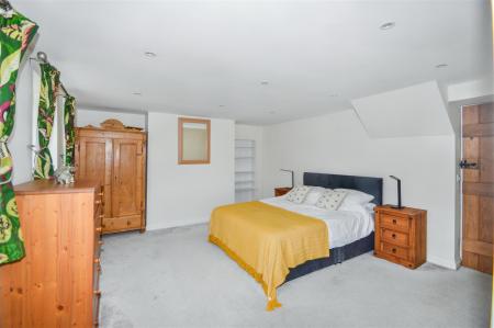 28 Upham House Bedroom 1.jpeg