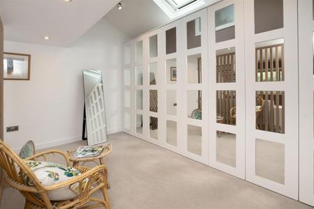 Master Bedroom Suite Dressing Area