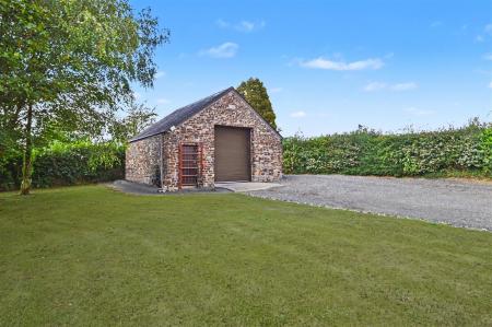 Garage / Workshop