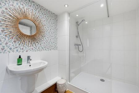 Bedroom 1 Ensuite
