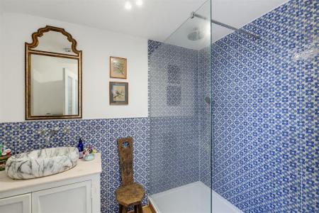 Bedroom 1 Ensuite