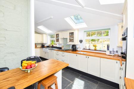 Kitchen / Breakfast Room