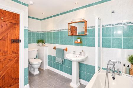 Mazuki Bathroom