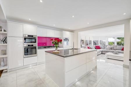 Kitchen/Breakfast/Lounge